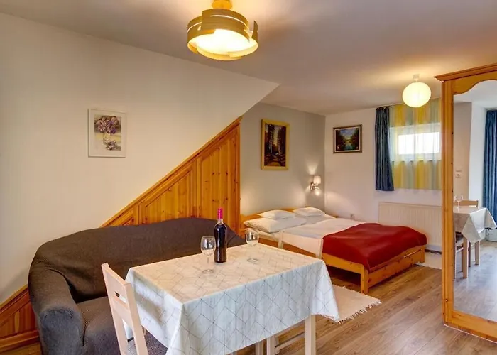 In With Swimming Pool 펜션 Hévíz